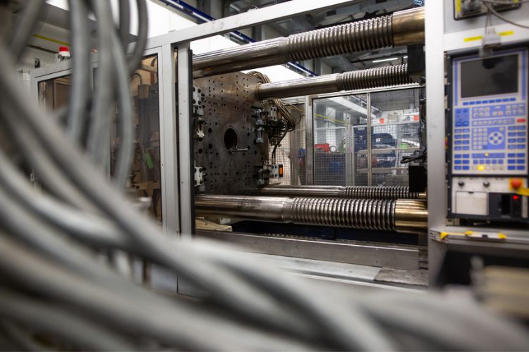 Thermoforming vs. Injection Molding- An Overview of Each Molding Process
