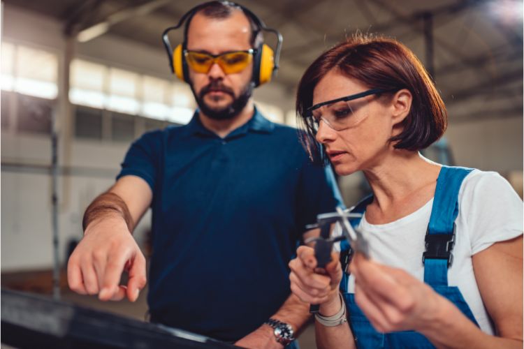 How Does CNC Programming Control CNC Machines