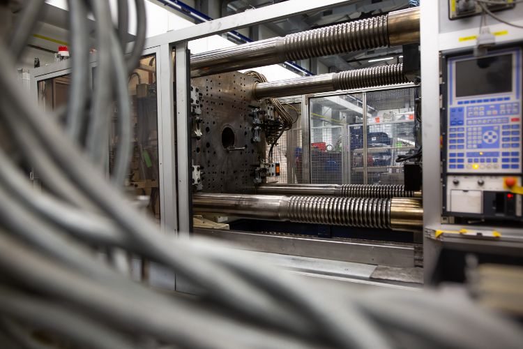 Choosing the Right Plastic Injection Molding Process