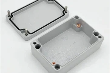 ip67 enclosure with gasket groove and cover interface