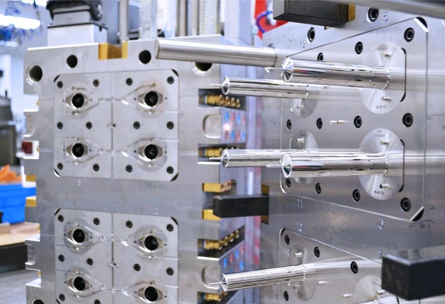 how to clean injection mold with safe tools and inspection